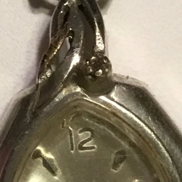 Vintage ladies Waltham watch w/ 2 tiny diamonds & 10K rolled gold Speidel band - Picture 7 of 15